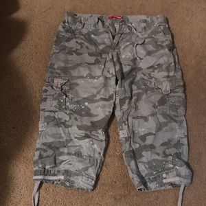 Camouflage capris